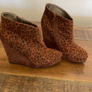Michael Antonio leopard 🐆 print wedges